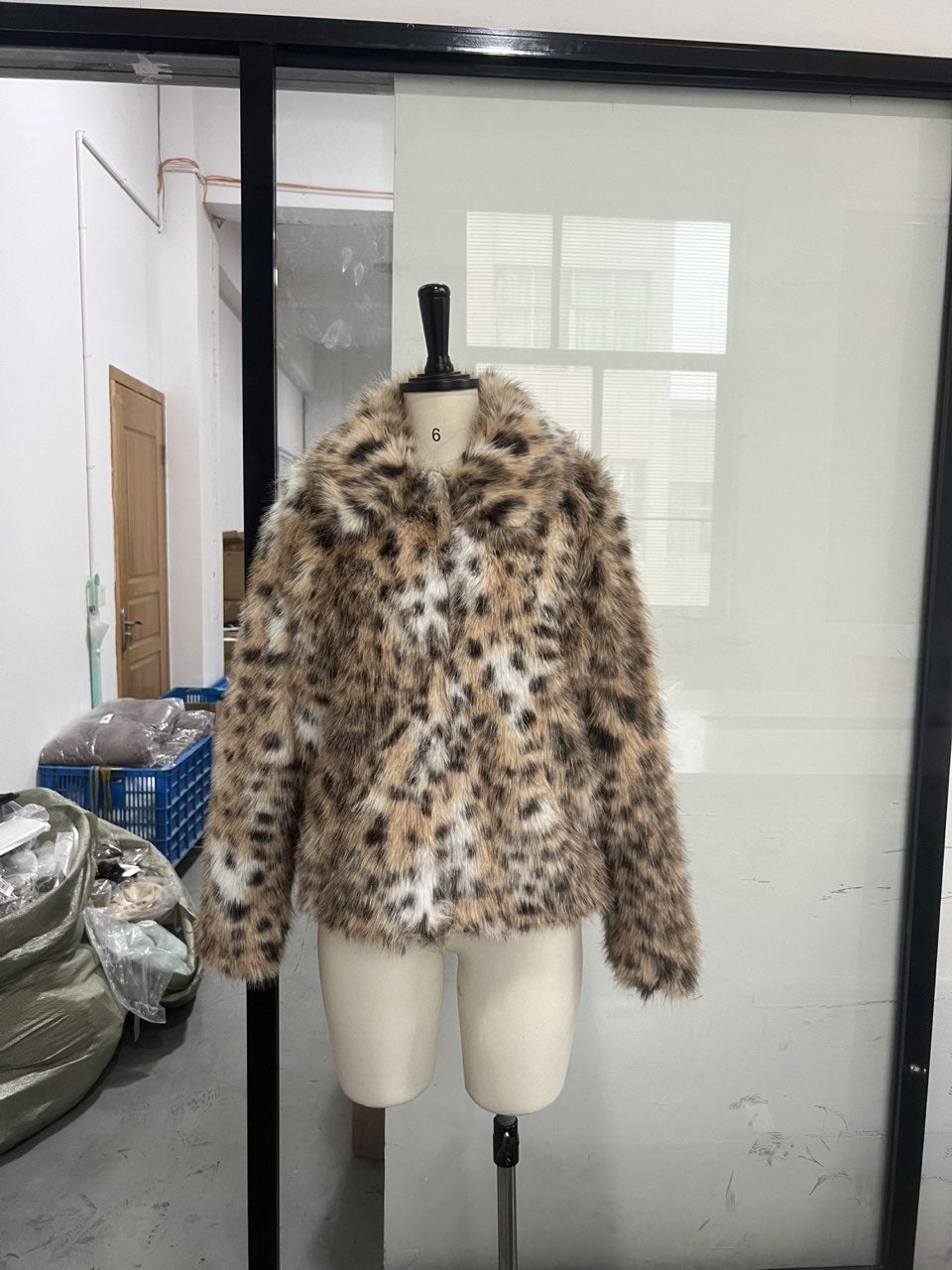 Palton cald pentru femei cu imprimeu leopard și guler casual