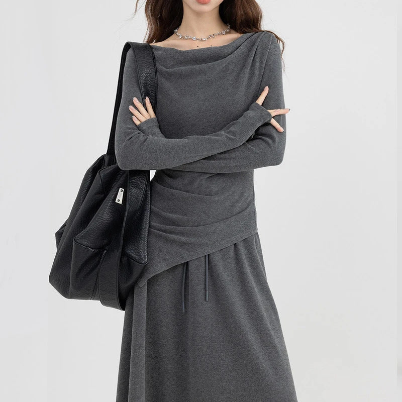 Set casual asimetric cu top și fustă cu umeri goi.