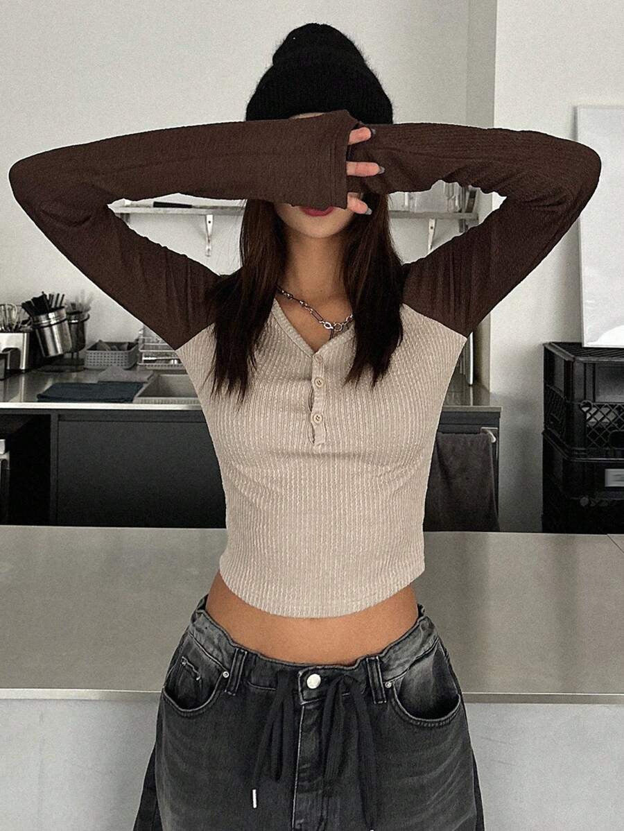 Textură tricotată cu un top îndrăzneț