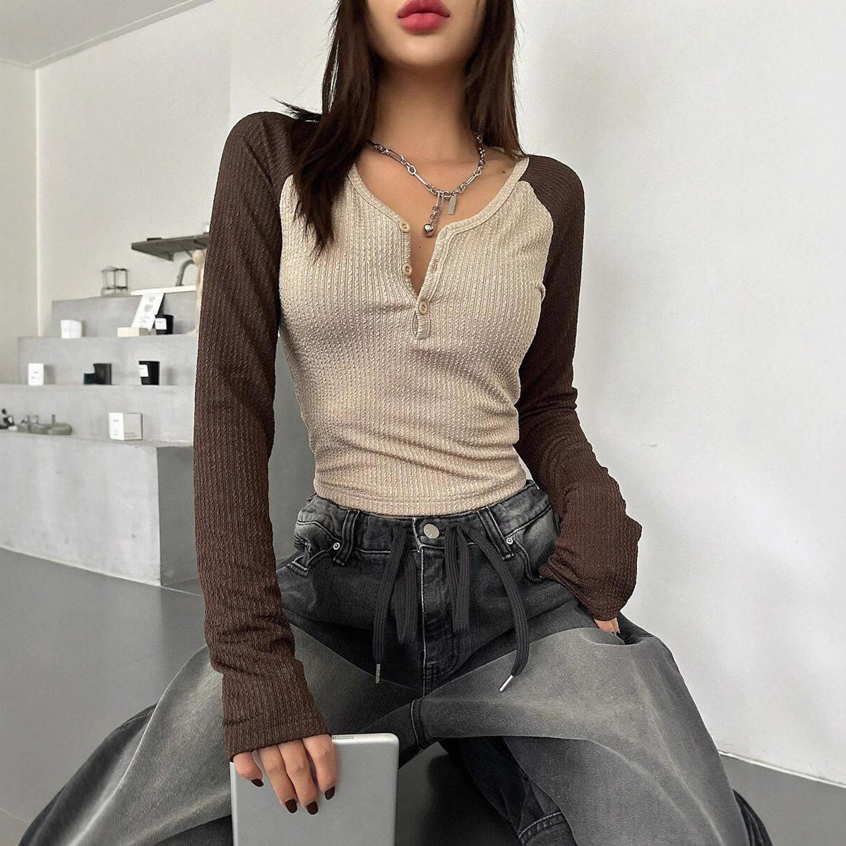 Textură tricotată cu un top îndrăzneț