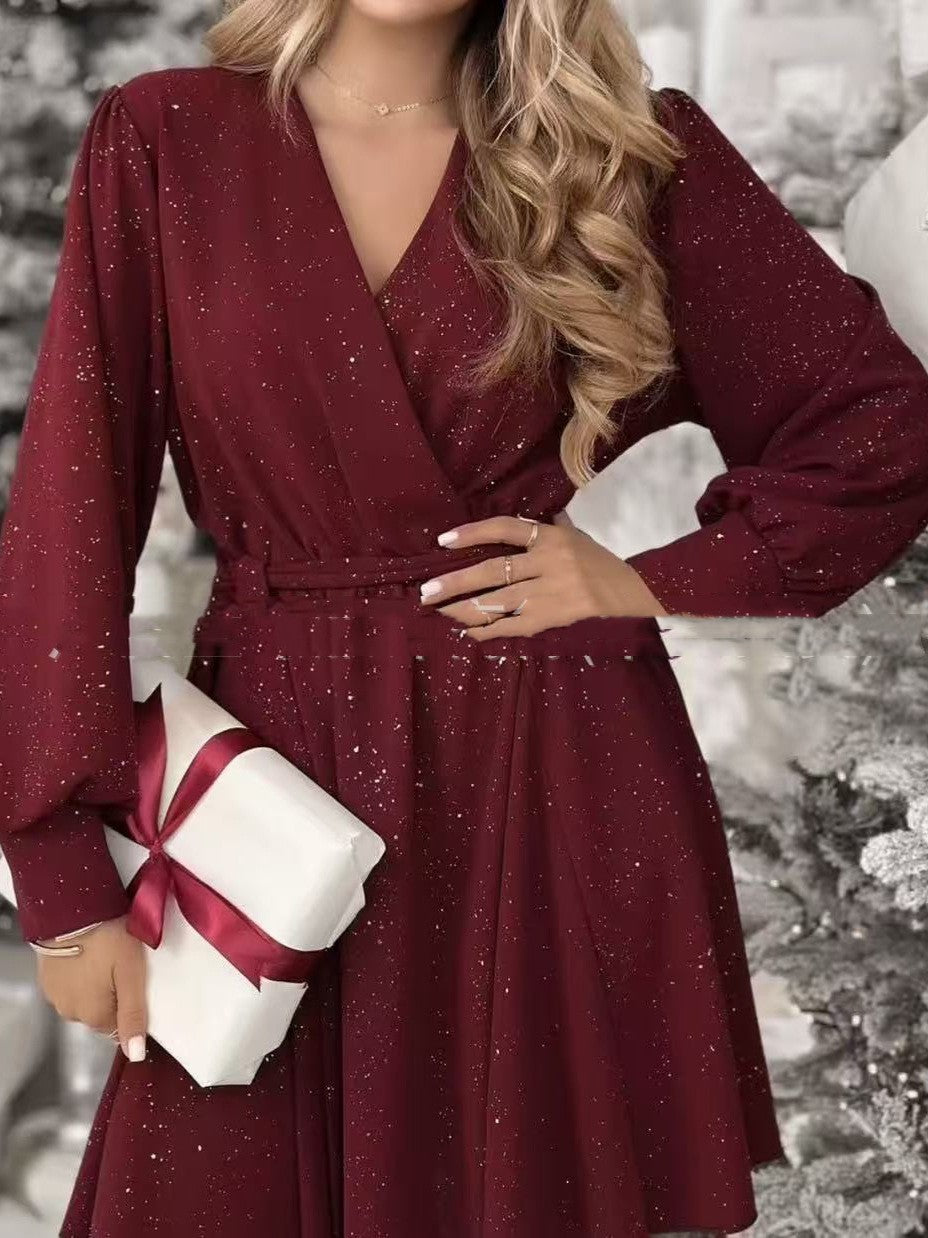 Rochie elegantă cu paiete, care slăbește talia.